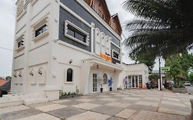 Urbanview Hotel Kangen Bungalow Purwakarta